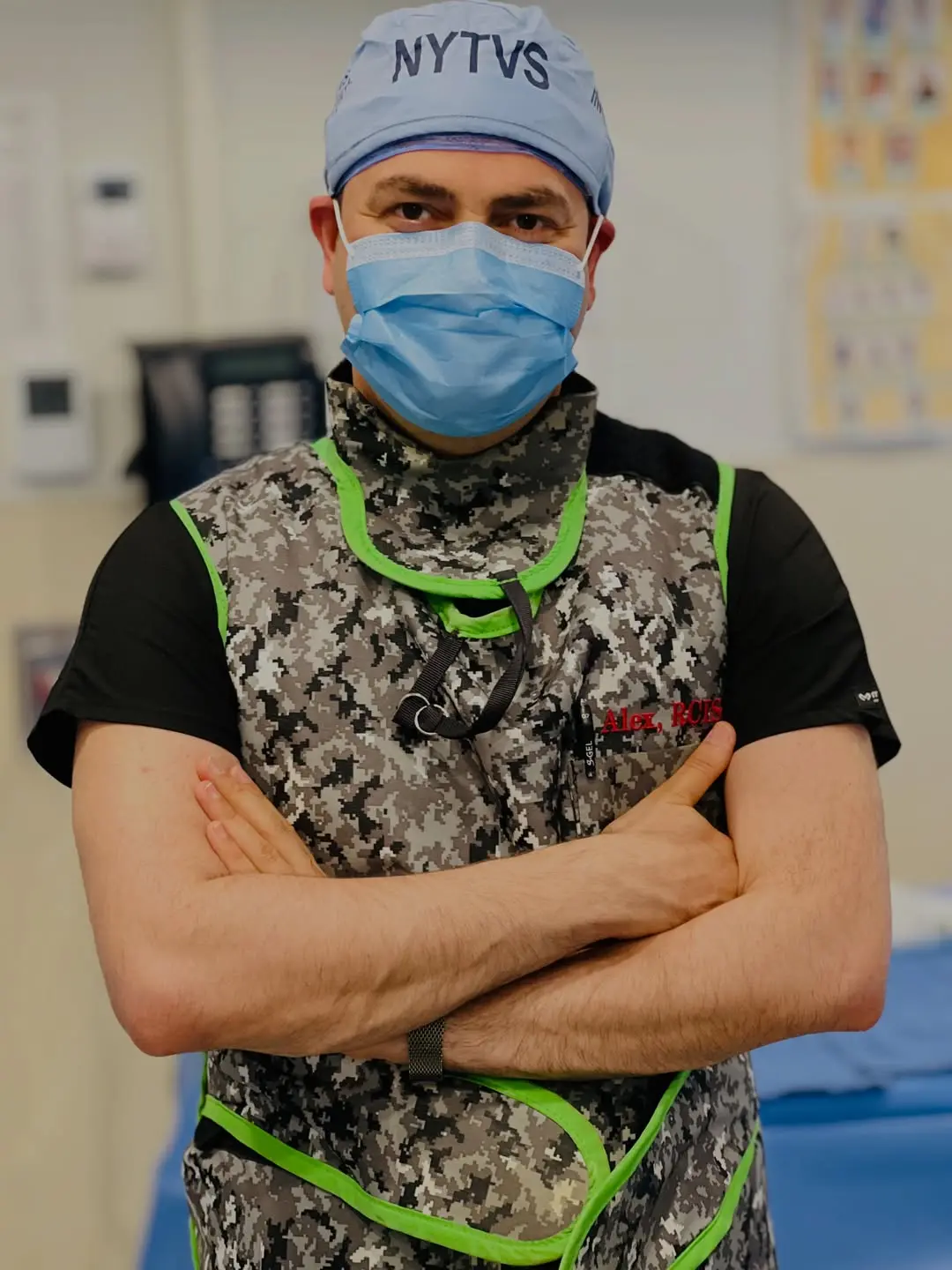 Prof. Dr. Akboğa New York Mount Sinai Hospital'da TAVİ vakalarını gözlemlerken