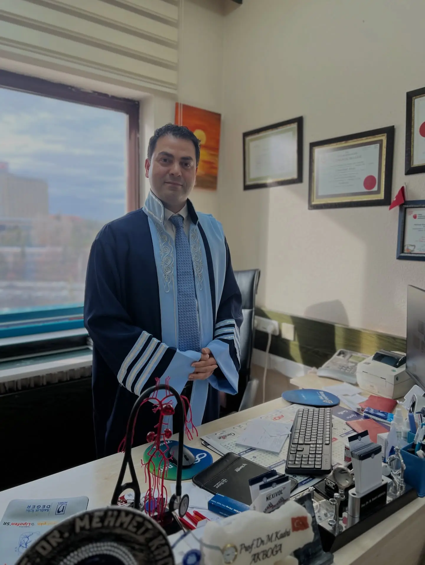 Prof. Dr. M. Kadri Akboğa — girişimsel kardiyoloji uzmanı portresi